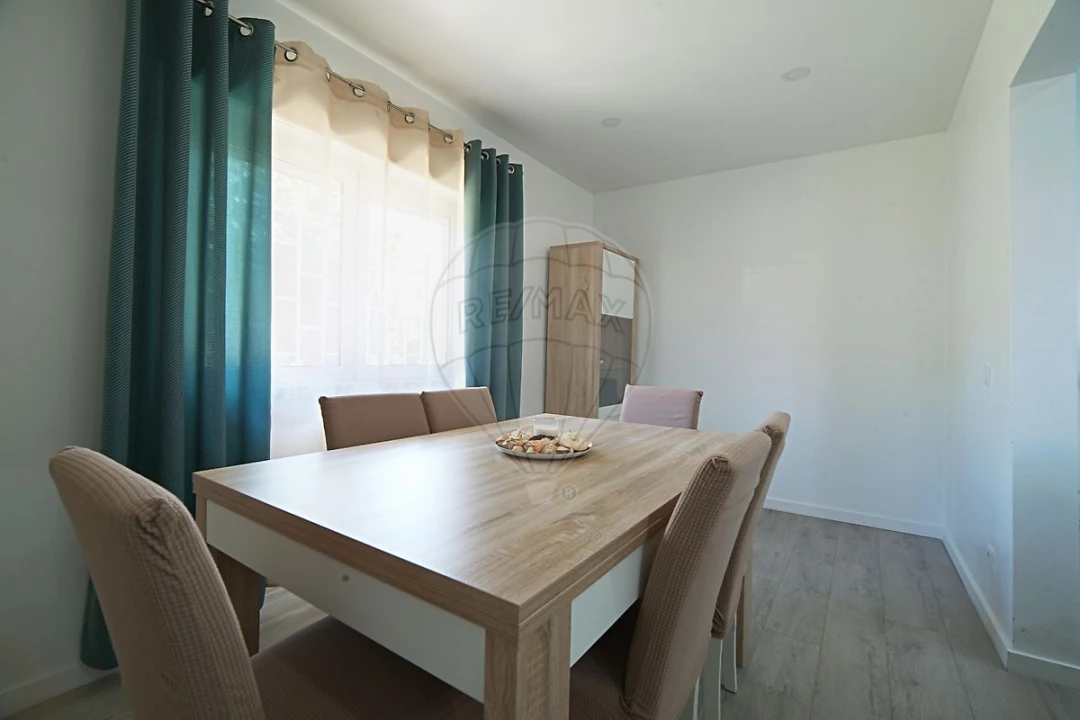 Apartamento T2 para Venda em Seixal, Arrentela e Aldeia de Paio Pires Foto 14