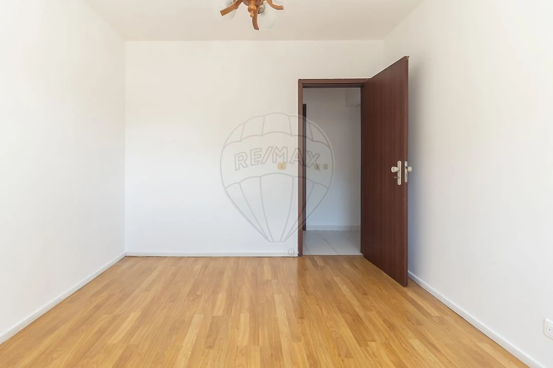 Apartamento T4 para Venda em Santo Antonio da Charneca Foto 15