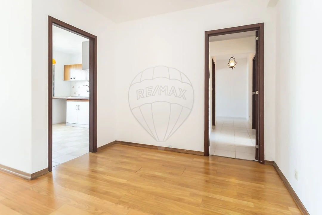 Apartamento T4 para Venda em Santo Antonio da Charneca Foto 2