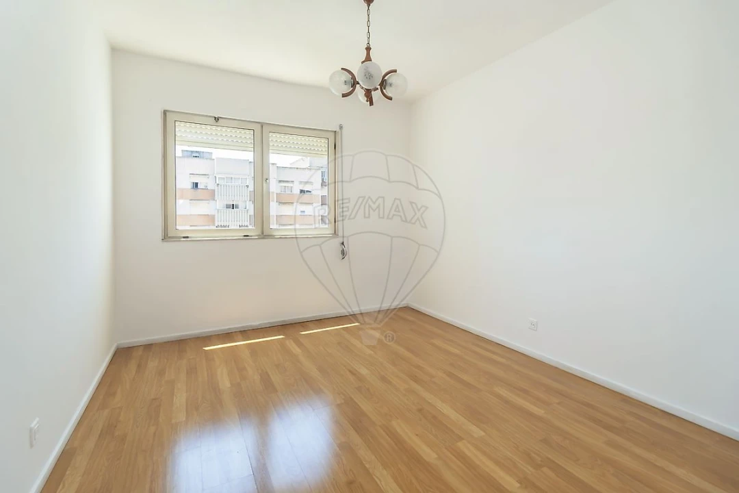 Apartamento T4 para Venda em Santo Antonio da Charneca Foto 12