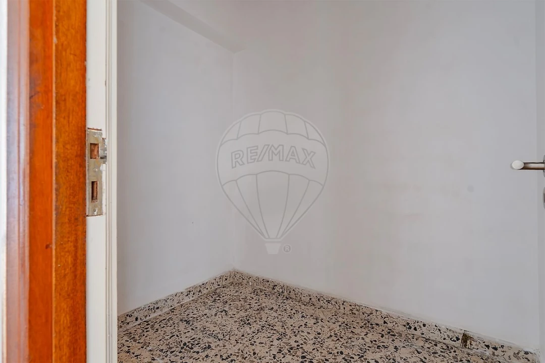 Apartamento T2 para Arrendamento em Paranhos Foto 18