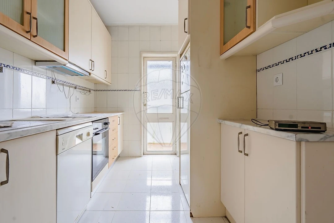 Apartamento T2 para Arrendamento em Paranhos Foto 11