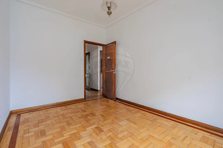 Apartamento T2 para Arrendamento em Paranhos Foto 17