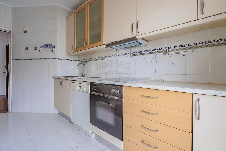 Apartamento T2 para Arrendamento em Paranhos Foto 12