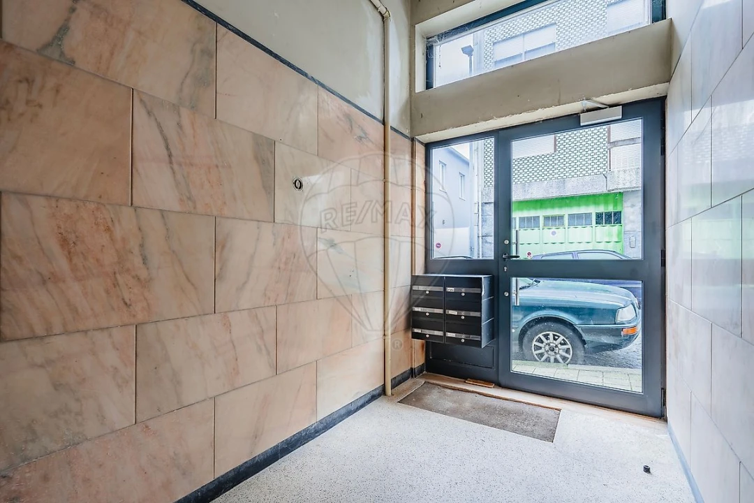 Apartamento T2 para Arrendamento em Paranhos Foto 4