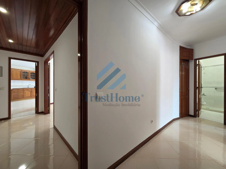 Apartamento T2 para Venda em Rio de Mouro Foto 11