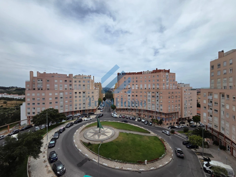 Apartamento T2 para Venda em Rio de Mouro Foto 16