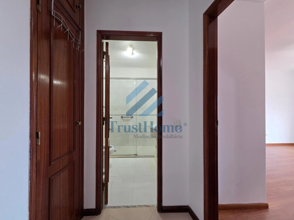Apartamento T2 para Venda em Rio de Mouro Foto 18