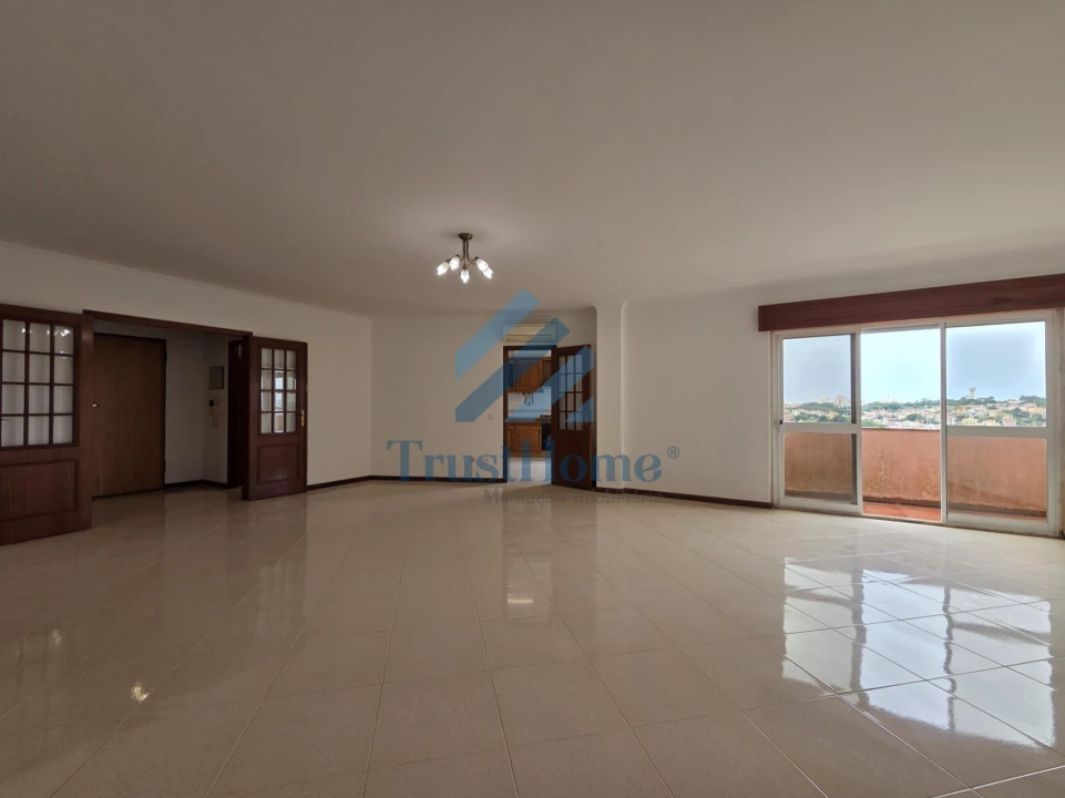 Apartamento T2 para Venda em Rio de Mouro Foto 3