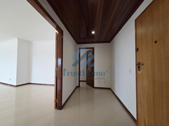 Apartamento T2 para Venda em Rio de Mouro Foto 10