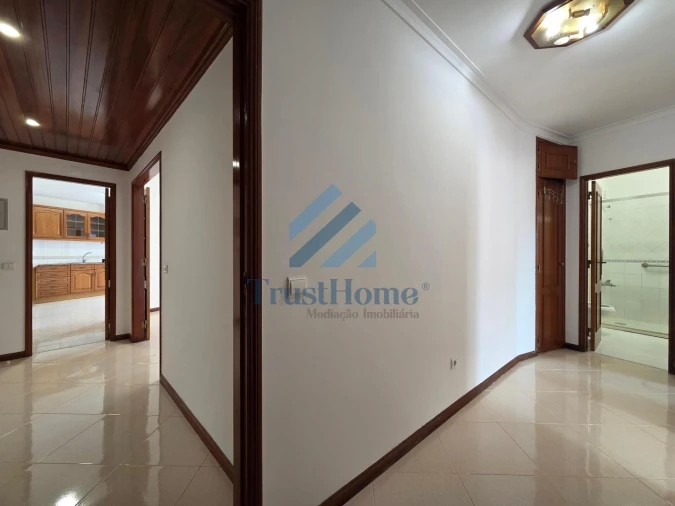 Apartamento T2 para Venda em Rio de Mouro Foto 11