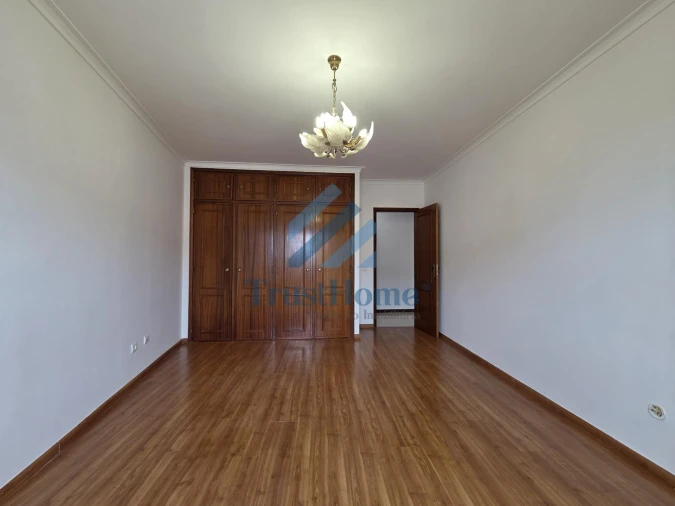 Apartamento T2 para Venda em Rio de Mouro Foto 17