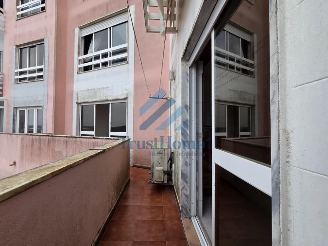 Apartamento T2 para Venda em Rio de Mouro Foto 7