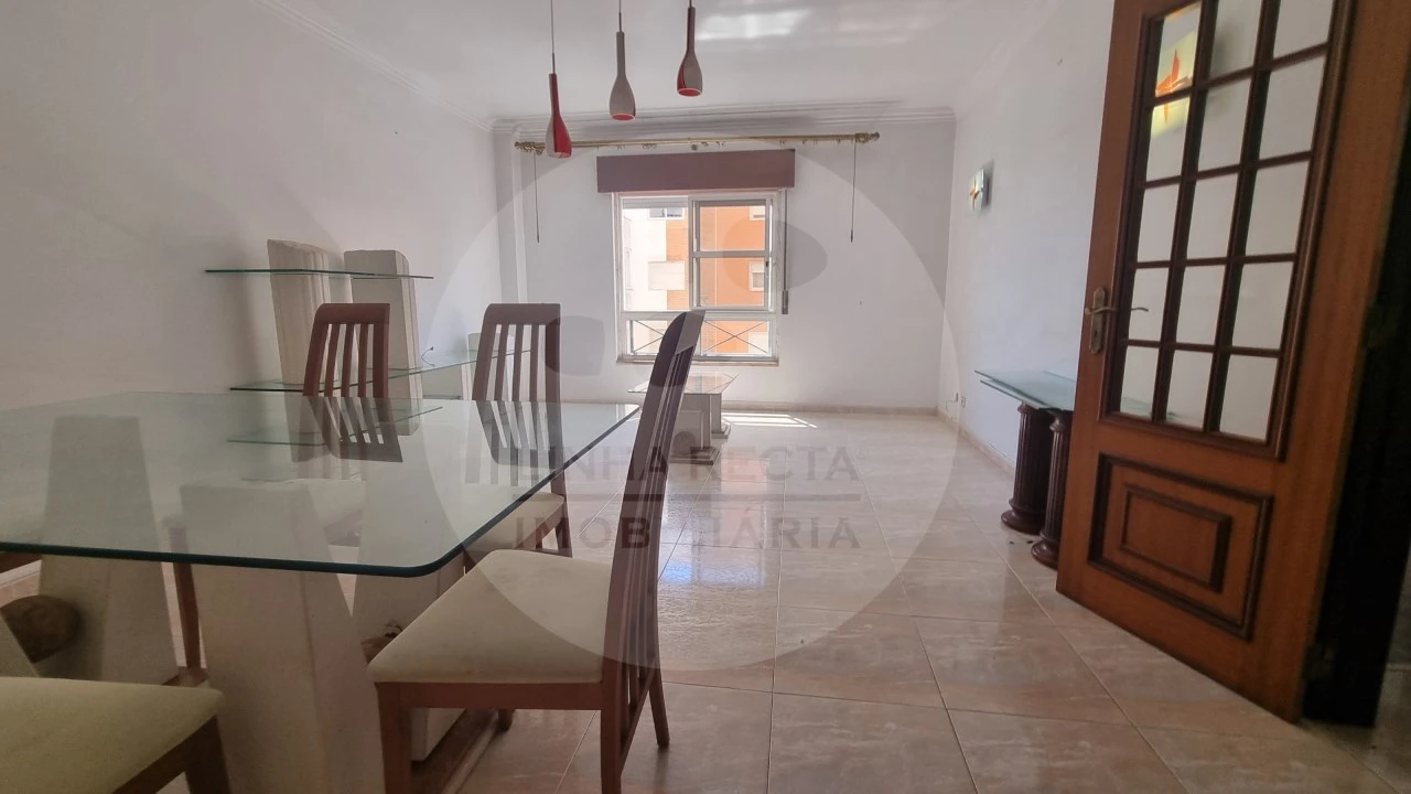 Apartamento T2 para Venda em Algueirão-Mem Martins Foto 13