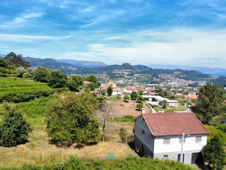 Terreno para Venda em Guilhadeses e Santar Foto 9
