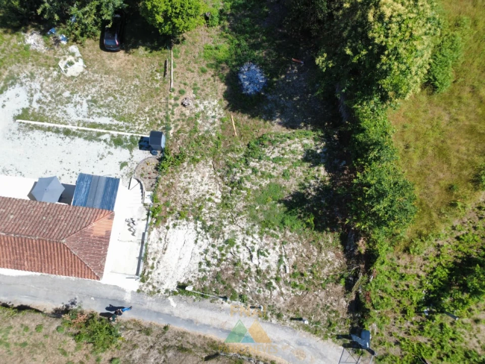 Terreno para Venda em Guilhadeses e Santar Foto 13