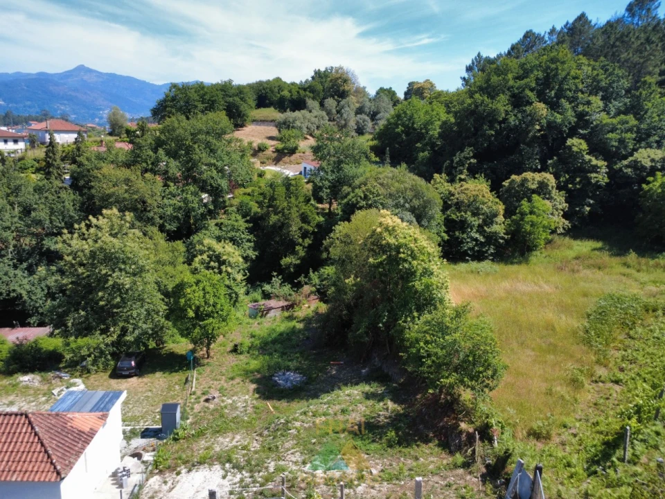 Terreno para Venda em Guilhadeses e Santar Foto 14