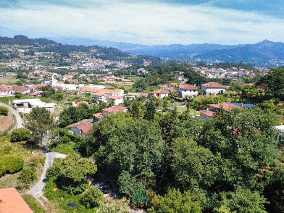 Terreno para Venda em Guilhadeses e Santar Foto 11