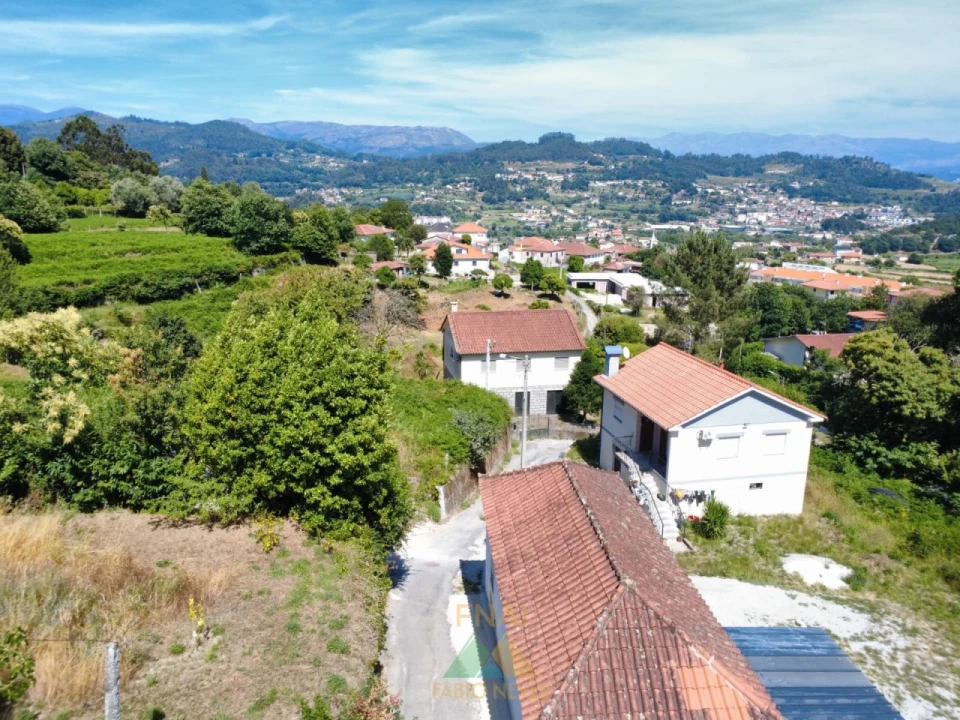 Terreno para Venda em Guilhadeses e Santar Foto 10