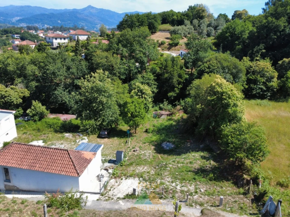 Terreno para Venda em Guilhadeses e Santar Foto 1