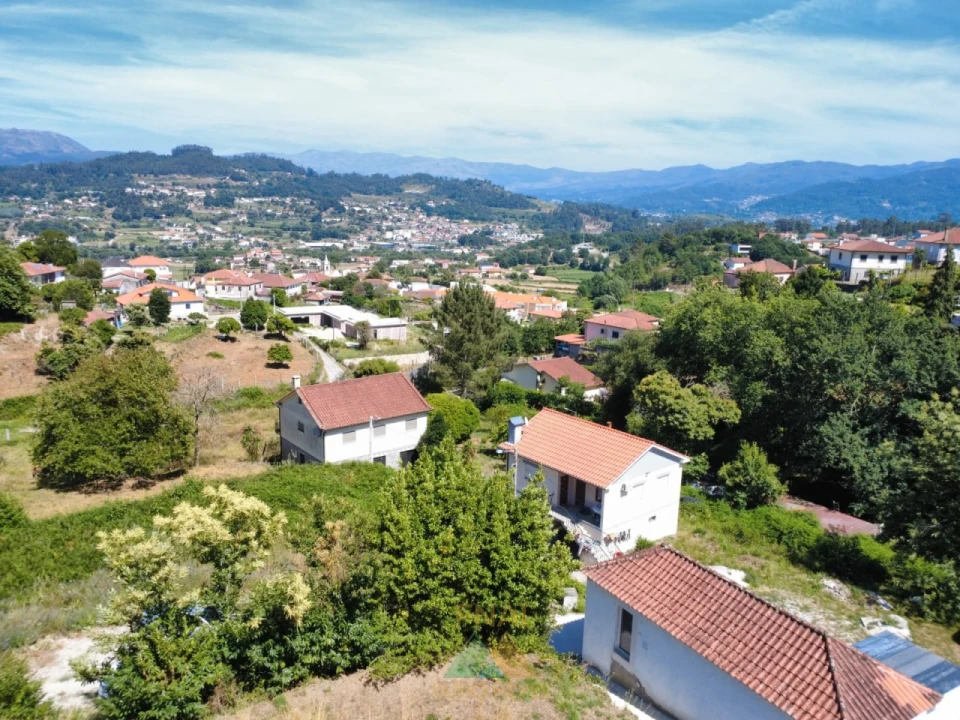 Terreno para Venda em Guilhadeses e Santar Foto 12