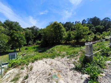 Terreno para Venda em Guilhadeses e Santar