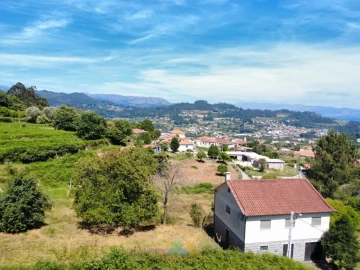 Terreno para Venda em Guilhadeses e Santar