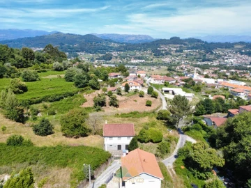 Terreno para Venda em Guilhadeses e Santar