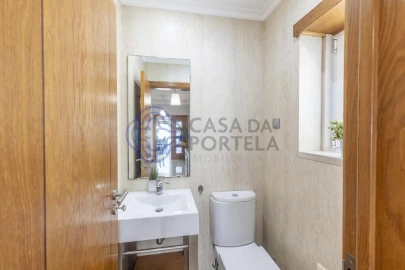 Moradia T4 para Venda em São Domingos de Rana