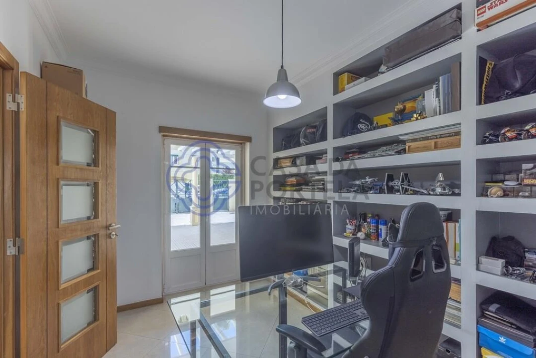 Moradia T4 para Venda em São Domingos de Rana Foto 4