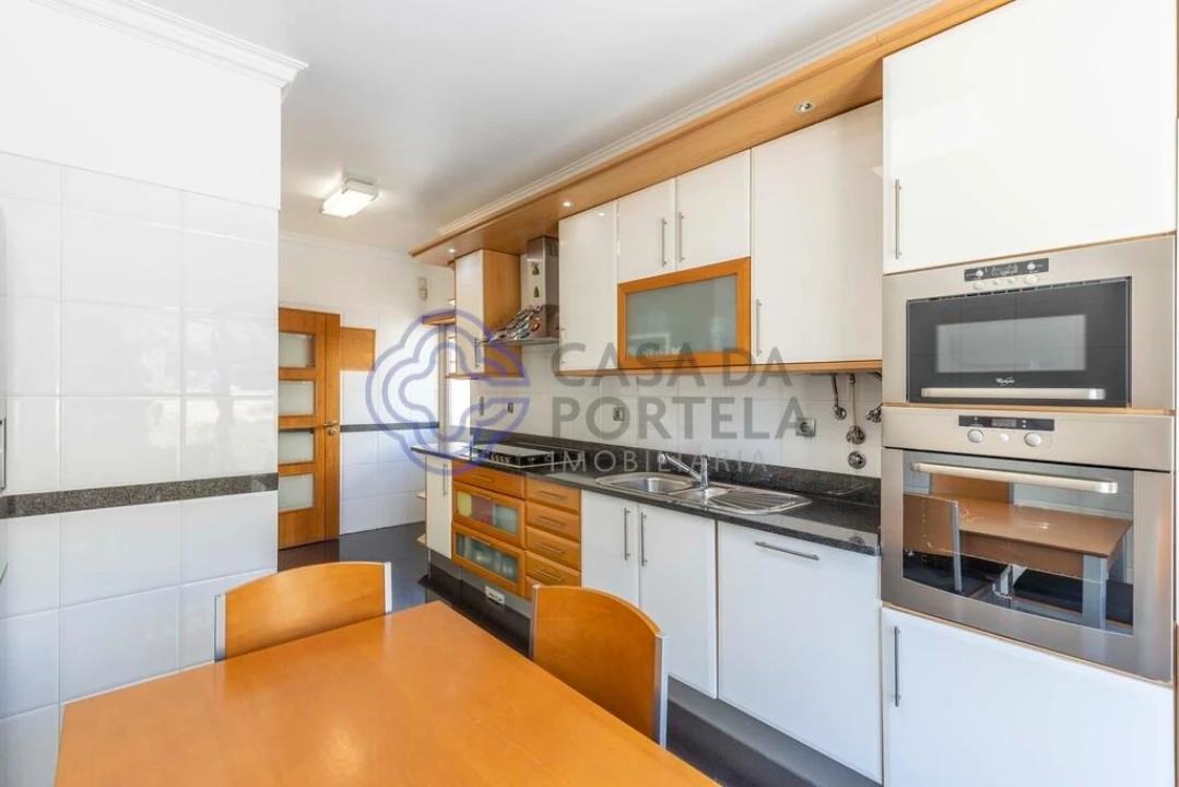 Moradia T4 para Venda em São Domingos de Rana Foto 1