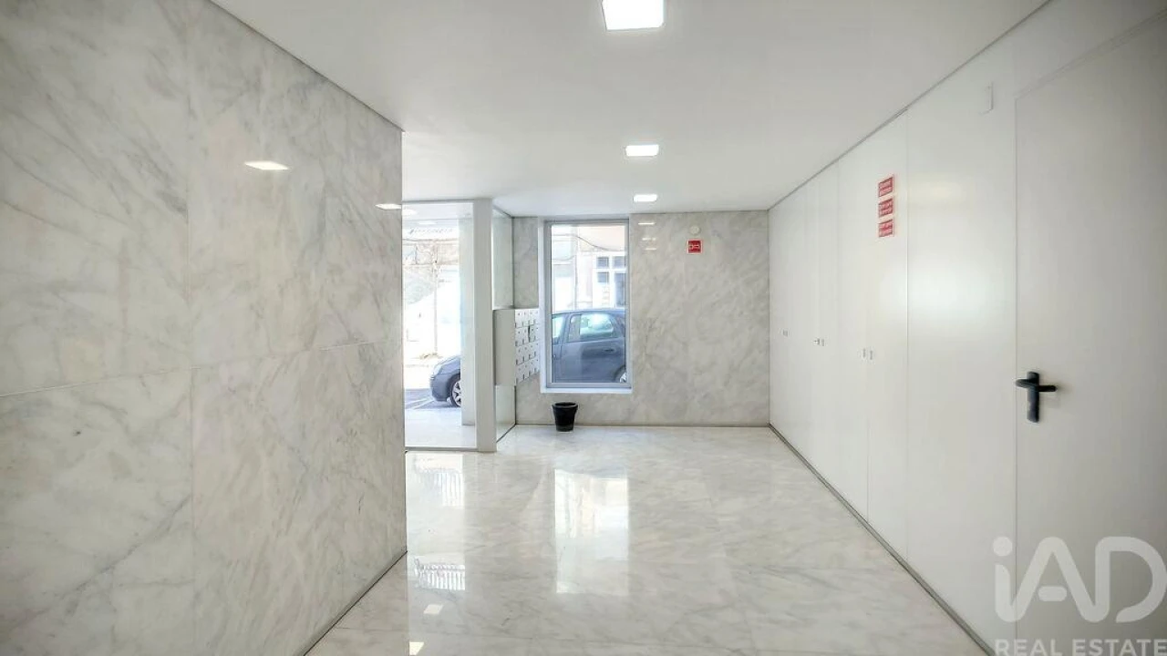 Apartamento T2 para Arrendamento em Santo António Foto 18