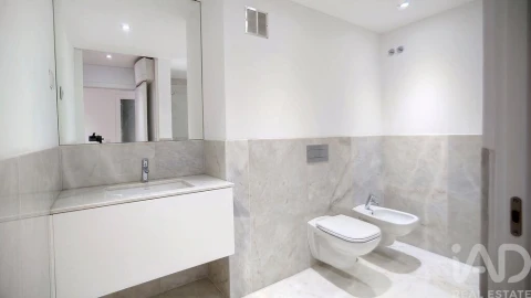 Apartamento T2 para Arrendamento em Santo António