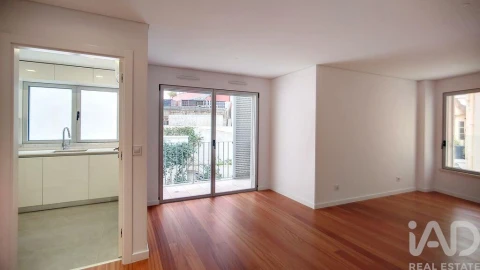 Apartamento T2 para Arrendamento em Santo António