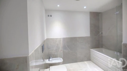 Apartamento T2 para Arrendamento em Santo António