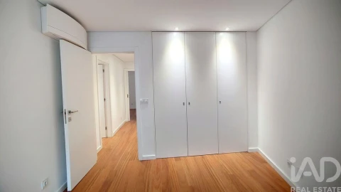 Apartamento T2 para Arrendamento em Santo António