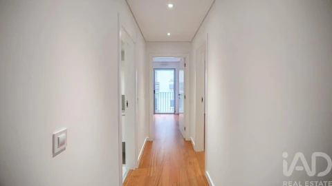 Apartamento T2 para Arrendamento em Santo António
