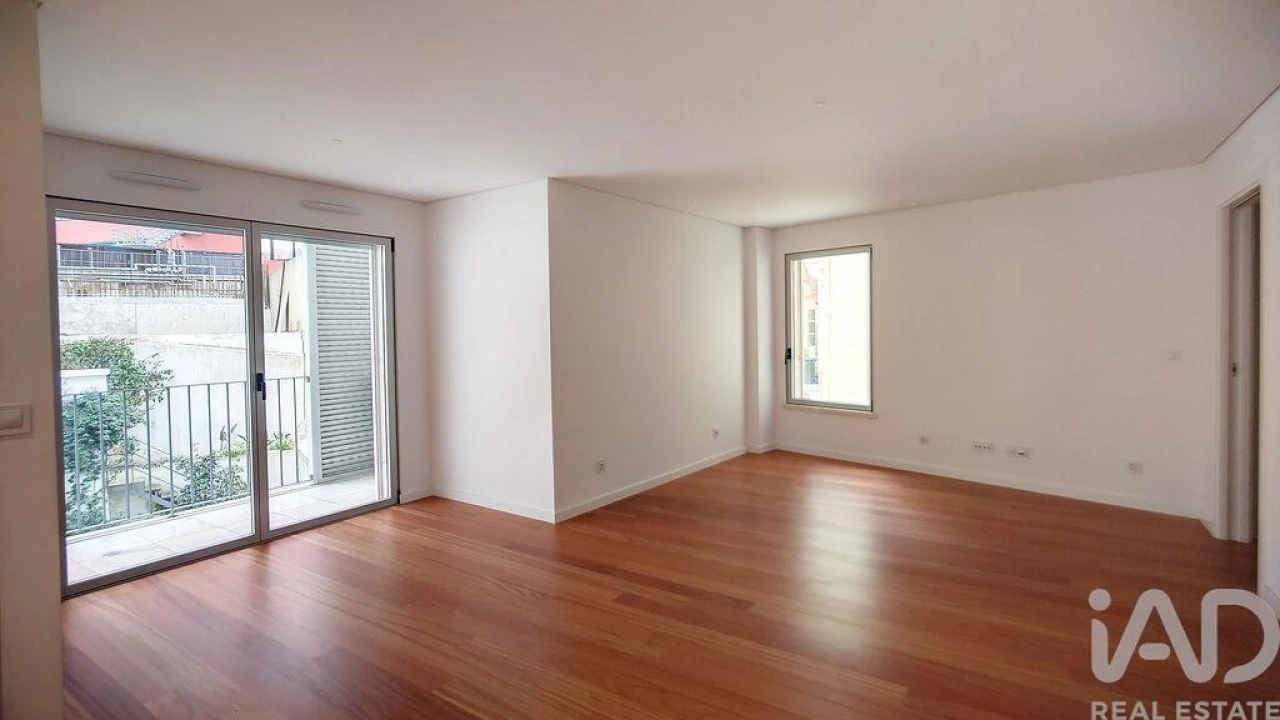 Apartamento T2 para Arrendamento em Santo António Foto 1