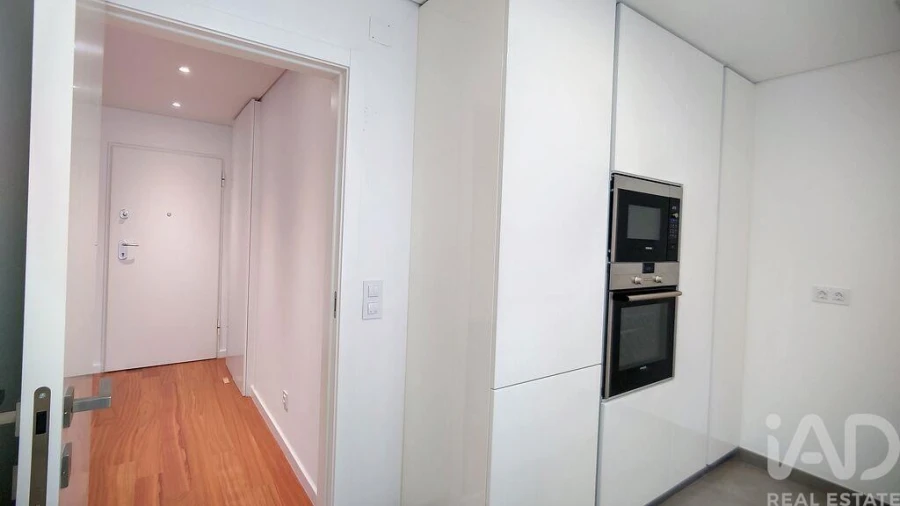 Apartamento T2 para Arrendamento em Santo António Foto 5