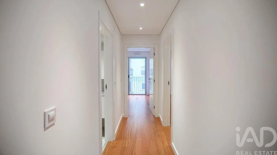 Apartamento T2 para Arrendamento em Santo António Foto 8