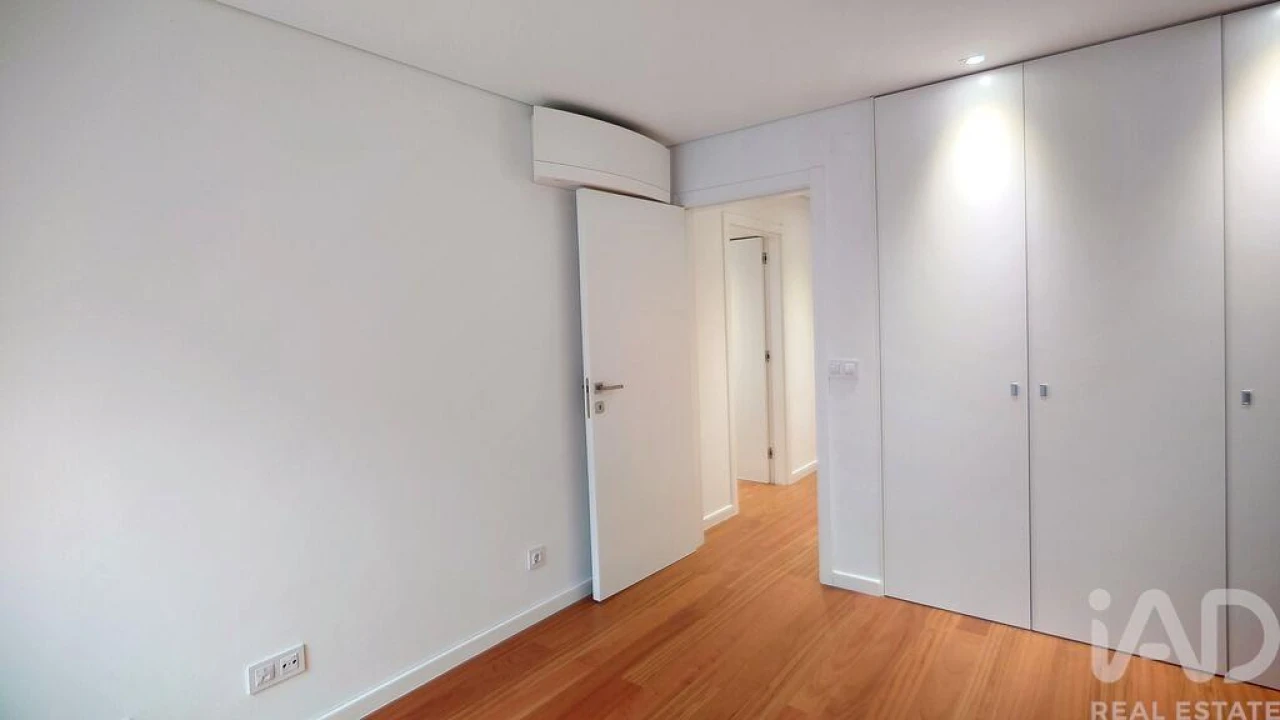 Apartamento T2 para Arrendamento em Santo António Foto 12