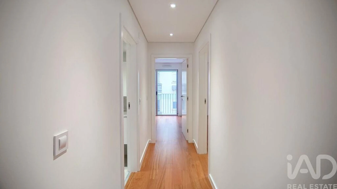 Apartamento T2 para Arrendamento em Santo António Foto 8