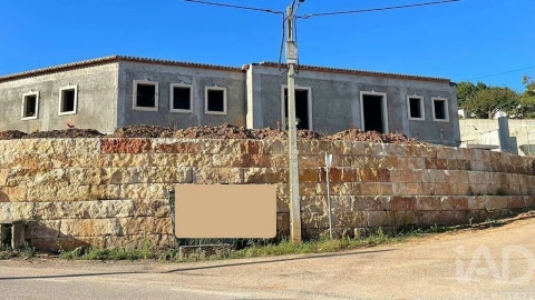 Moradia T3 para Venda em Salir de Matos