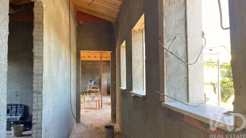 Moradia T3 para Venda em Salir de Matos
