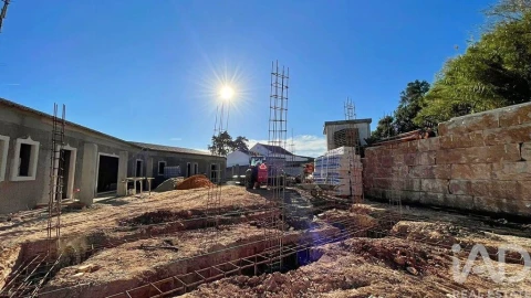 Moradia T3 para Venda em Salir de Matos