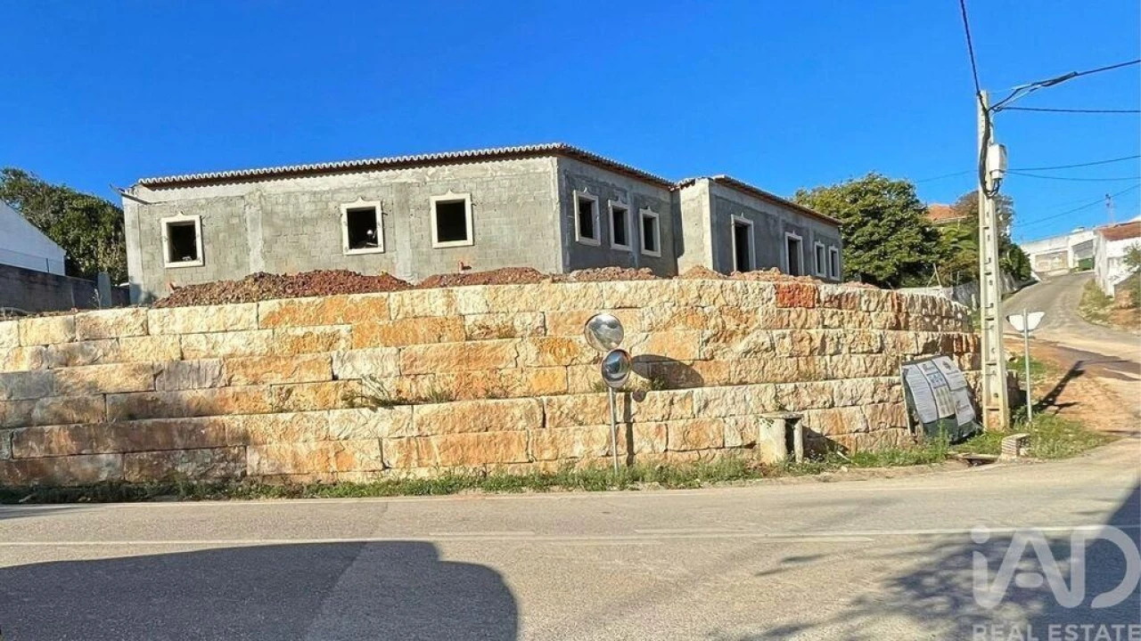 Moradia T3 para Venda em Salir de Matos Foto 3