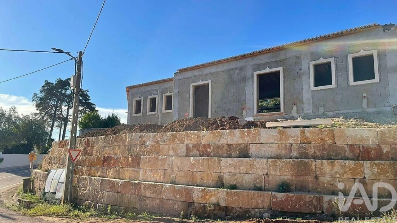 Moradia T3 para Venda em Salir de Matos Foto 11