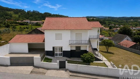 Moradia para Venda em São Miguel, Santa Eufémia e Rabaçal