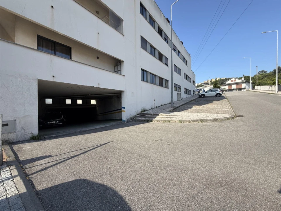 Garagem para Venda em Santo Antonio dos Olivais Foto 3