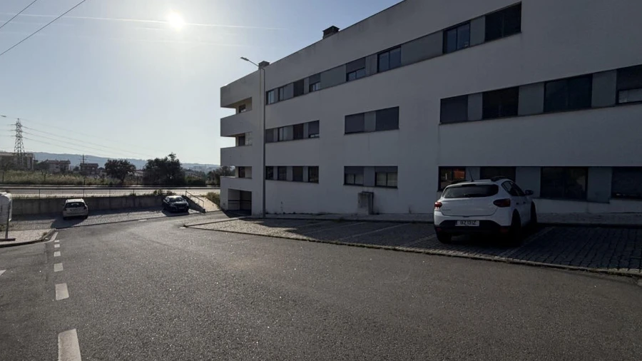 Garagem para Venda em Santo Antonio dos Olivais